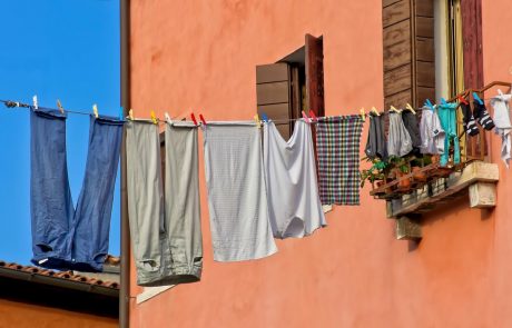 הכביסה של השכן מריחה טוב יותר? כך תעשו את זה נכון